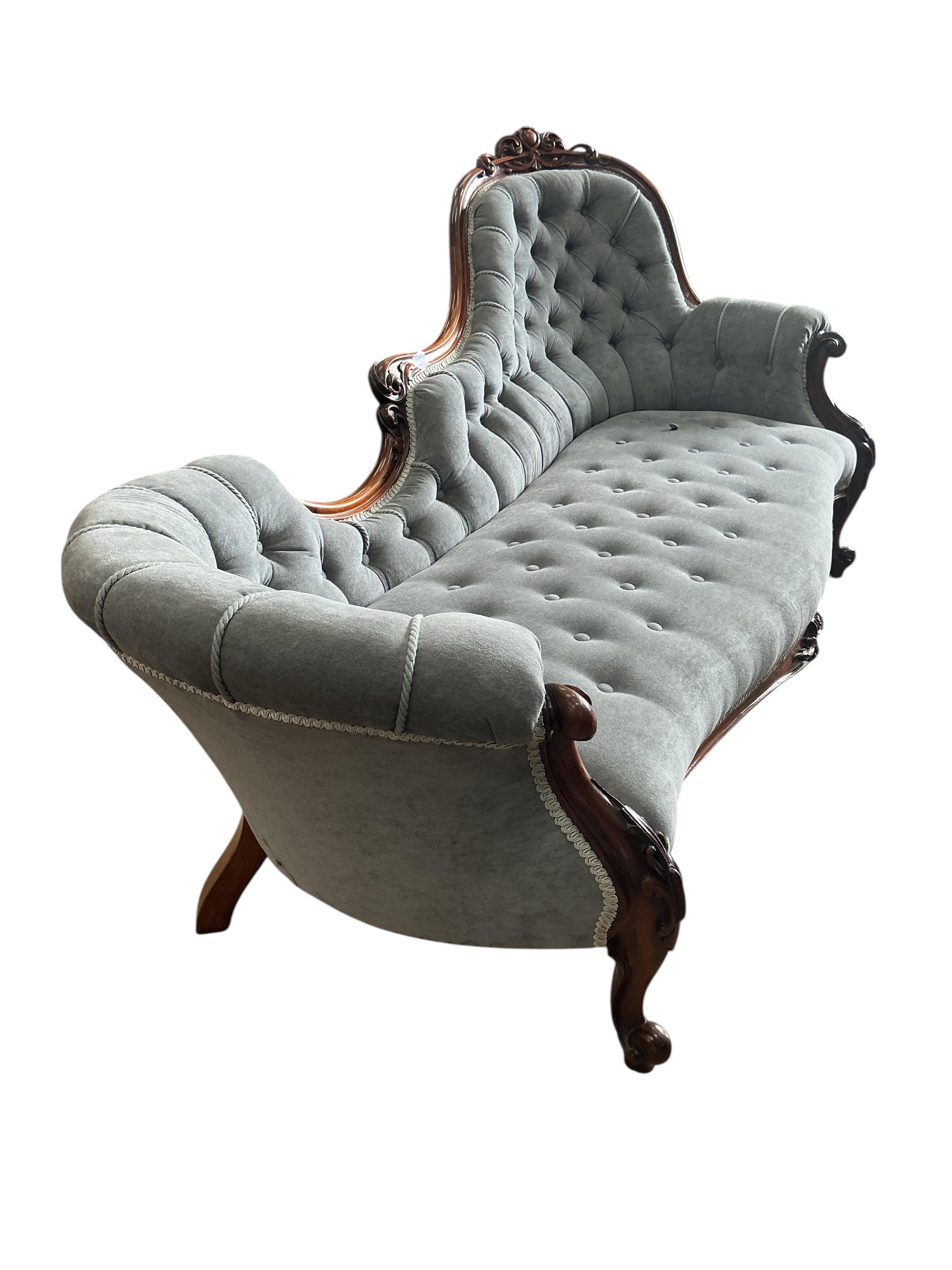 A Victorian rosewood settee, width 190cm, depth 80cm, height 92cm